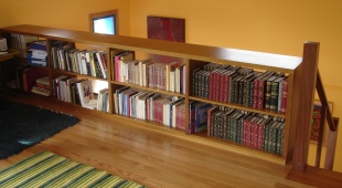 Imagen de una librería realizada por Carpintería Parga